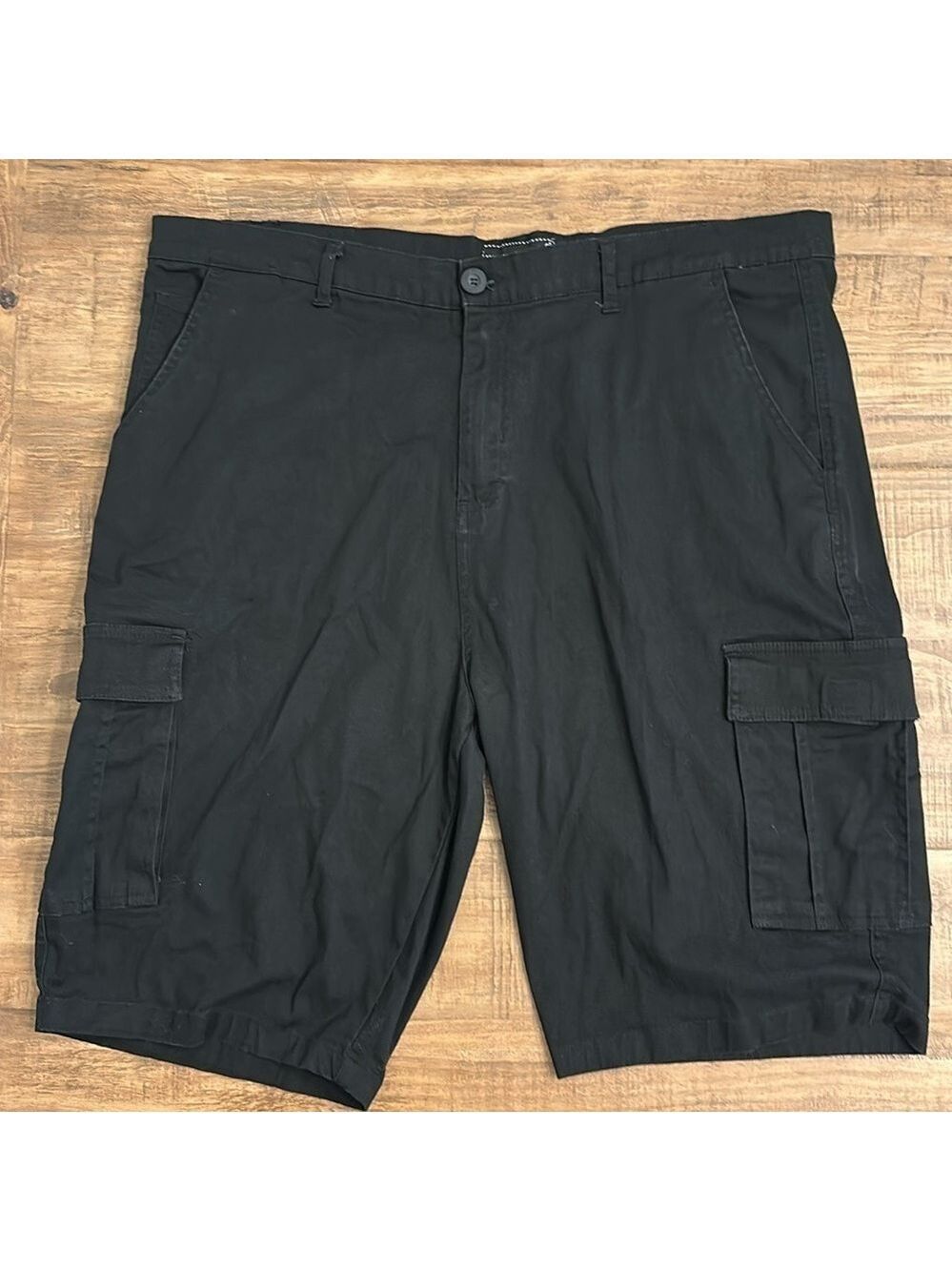 Wicked Stitch Men’s Black Flat Front Weekend Cargo Shorts 42” Waist, 7 pockets